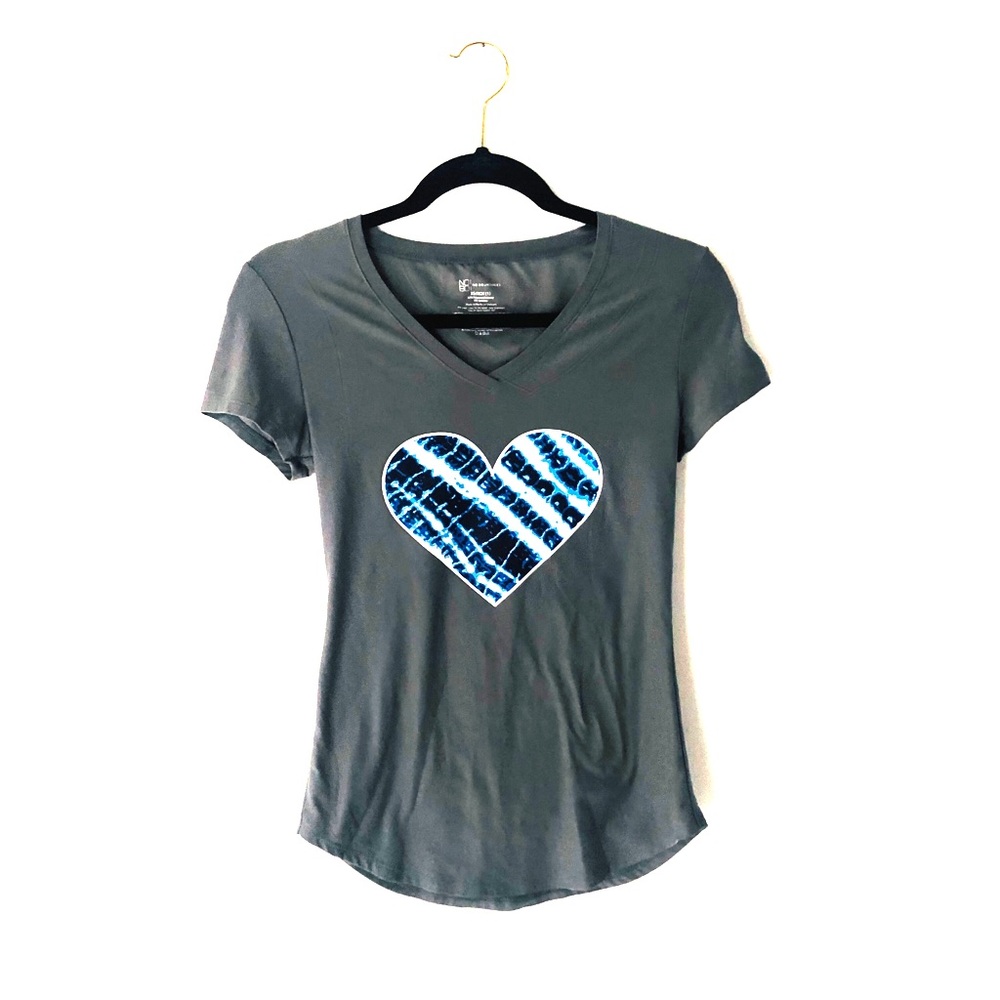 No Boundaries heart printed women’s work out shirt